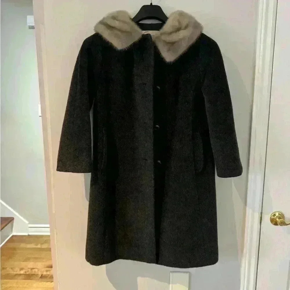 Alpagora vintage 50’s-60’s a blend of real wool and mohair coat. A+ material